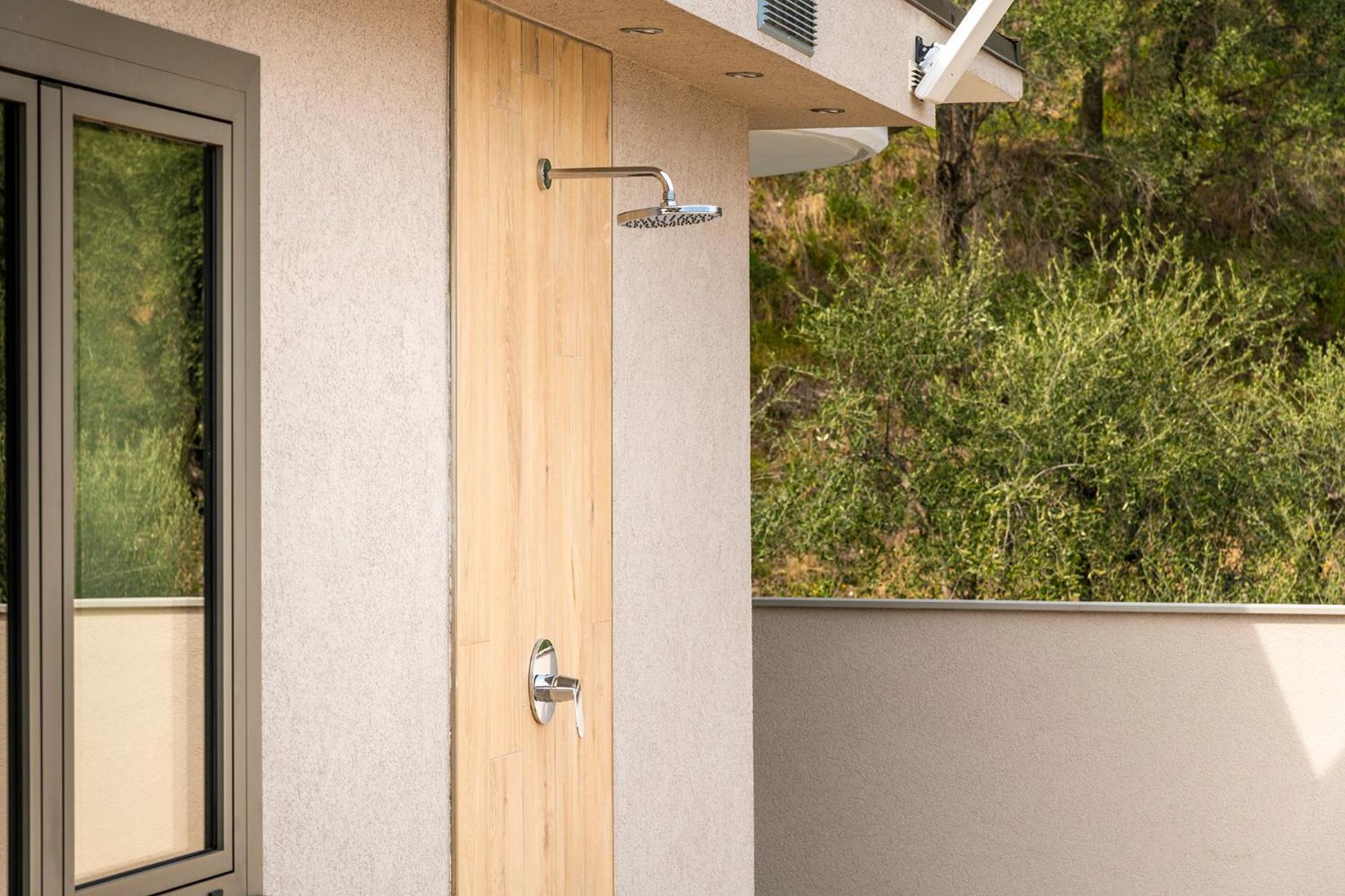 Evo Suites Apartments Limone sul Garda Bilik gambar
